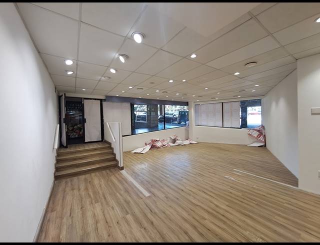 111M² RETAIL TO LET IN DUNKELD WEST